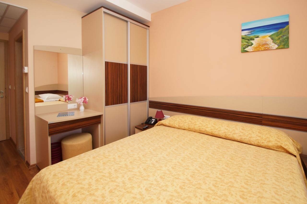 Hotel Posejdon Вела-Лука Экстерьер фото