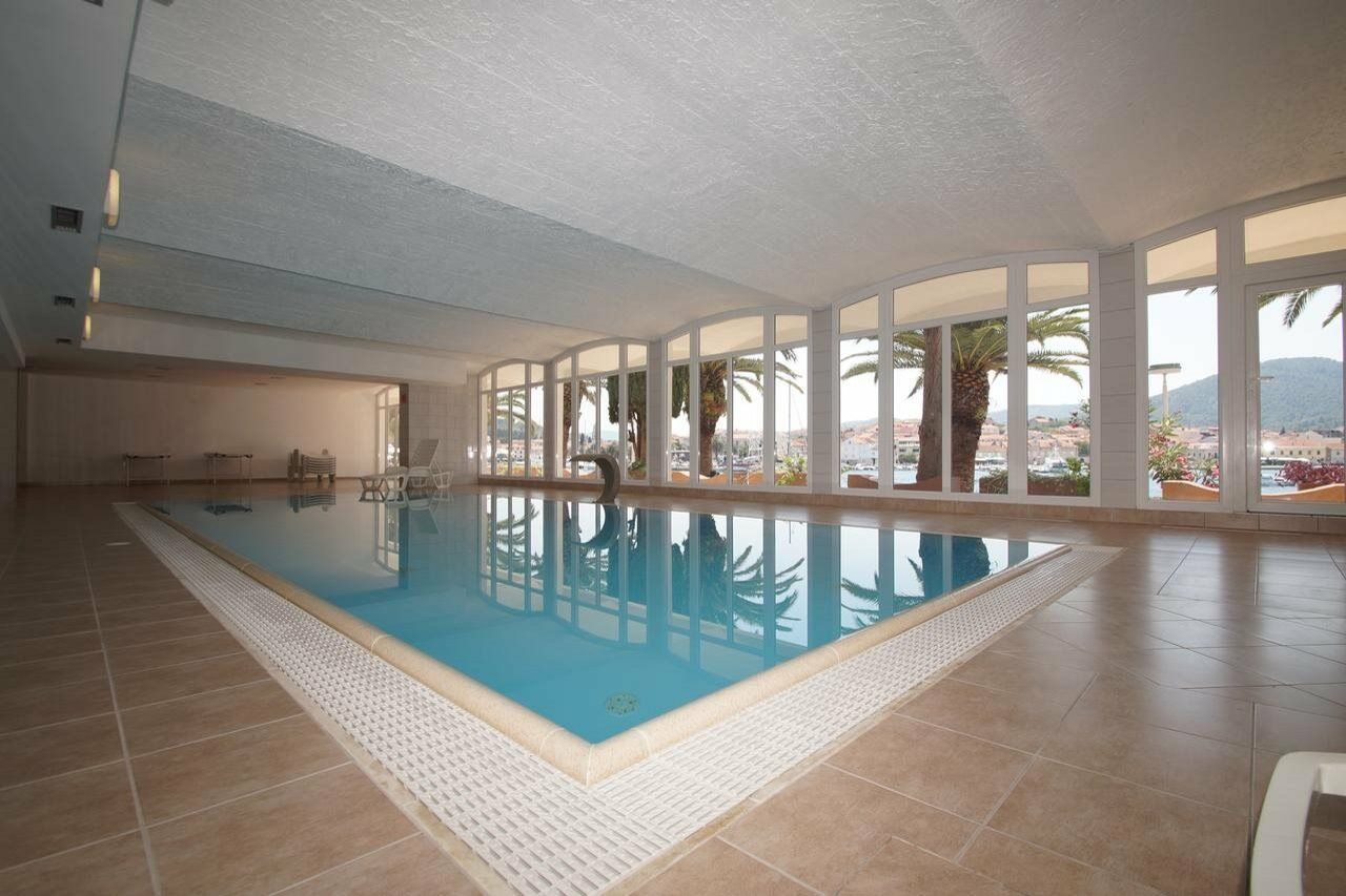 Hotel Posejdon Вела-Лука Экстерьер фото